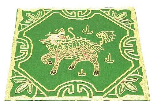 10Crt Gold Thread Silk Embroidered Chi Lin Mat1