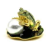 Three Legged Toad with Giant Pearl